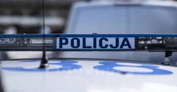 Policjanci uratowali tonącą kobietę