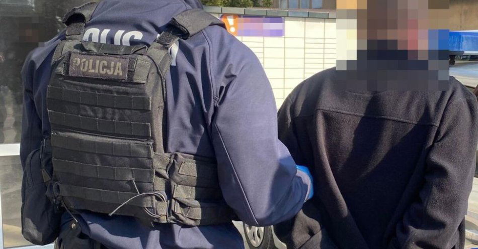 zdjęcie: W centrum Zambrowa 60 letni mężczyzna pobił i okradł 75 latka / fot. KPP Zambrów