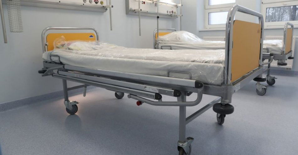 zdjęcie: Rzecznik NRL: niektóre szpitale przestają przyjmować nowych pacjentów, w tym onkologicznych / Łódź, 28.12.2021. Koronawirus w Polsce. Oddany do użytku po remoncie pawilon specjalnie dostosowany do leczenia chorych na Covid-19 w Wojewódzkim Szpitalu Specjalistycznym im. Dr. Wł. Biegańskiego w Łodzi, 28 bm. (aldg) PAP/Roman Zawistowski