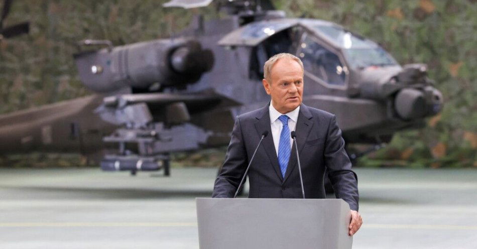 zdjęcie: Podpisana umowa ws. serwisu Apache'y w Polsce; Premier: Polska potrafiła twardo negocjować / Łódź, 23.03.2026. Premier Donald Tusk na uroczystości zawarcia umów offsetowych między Wojskowymi Zakładami Lotniczymi nr 1 S.A. a Lockheed Martin, 23 bm. w Łodzi. Umowy formalnie otworzą proces wdrażania technologii i rozpoczęcia budowy pełnego zaplecza specjalistycznego śmigłowców Apache w zakładach WZL nr 1. (amb) PAP/Marian Zubrzycki