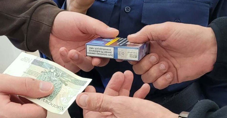 zdjęcie: Sprzedawca ukarany za sprzedaż papierosów 15 latkowi w Kozienicach / fot. KPP w Kozienicach