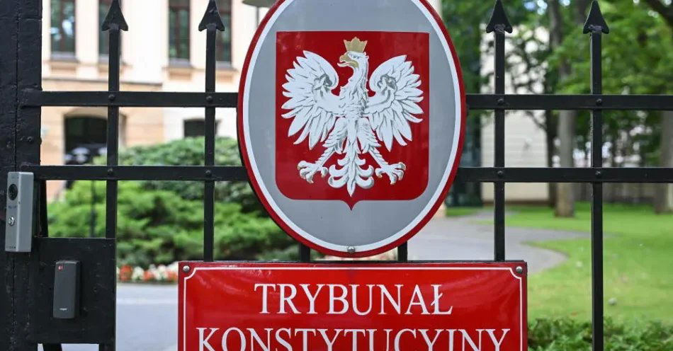 zdjęcie: Siedmioro sędziów TK zaapelowało o dopuszczenie do orzekania wszystkich sędziów Trybunału / Warszawa, 28.07.2026. Siedziba Trybunału Konstytucyjnego w Warszawie, 28 bm. Prezydent RP przyjął ślubowanie od sędziego Sławomira Patyry, który został wybrany w czerwcu przez Sejm, na miejsce sędziego Andrzeja Zielonackiego, któremu kończyła się dziewięcioletnia kadencja. (doro) PAP/Radek Pietruszka