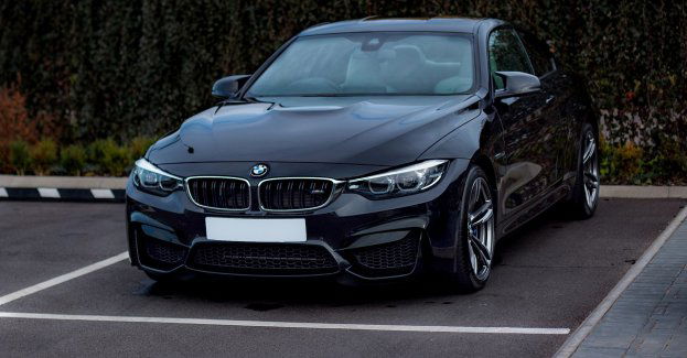 Fikcyjna kradzież BMW – dwie osoby z zrzutami