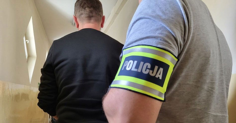 zdjęcie: Ukrywał się przez ponad 6 lat, został zatrzymany przez kryminalnych ze Świecia / fot. KPP w Świeciu