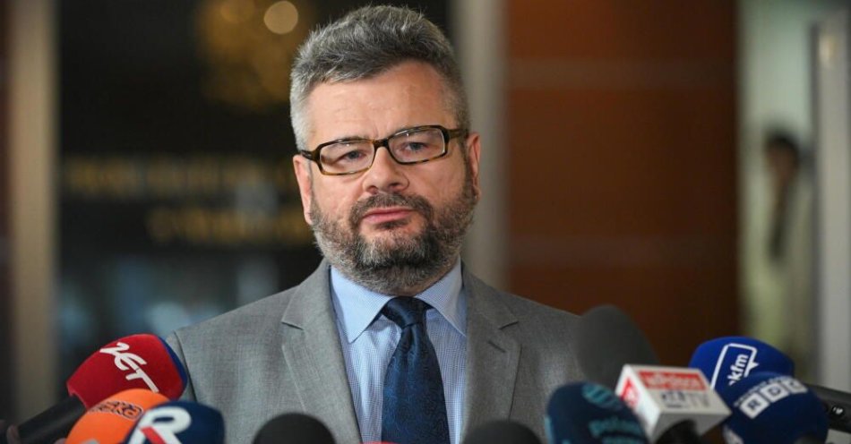 zdjęcie: Prok. Skiba: przesłuchanie marszałka Sejmu przerwane do 3 listopada / Warszawa, 04.09.2025. Rzecznik stołecznej Prokuratury Okręgowej Piotr Skiba podczas konferencji prasowej w siedzibie prokuratury w Warszawie, 4 bm. Spotkanie poświęcone było śledztwu w sprawie katastrofy samolotu F-16. (obm/mgut) PAP/Marcin Obara