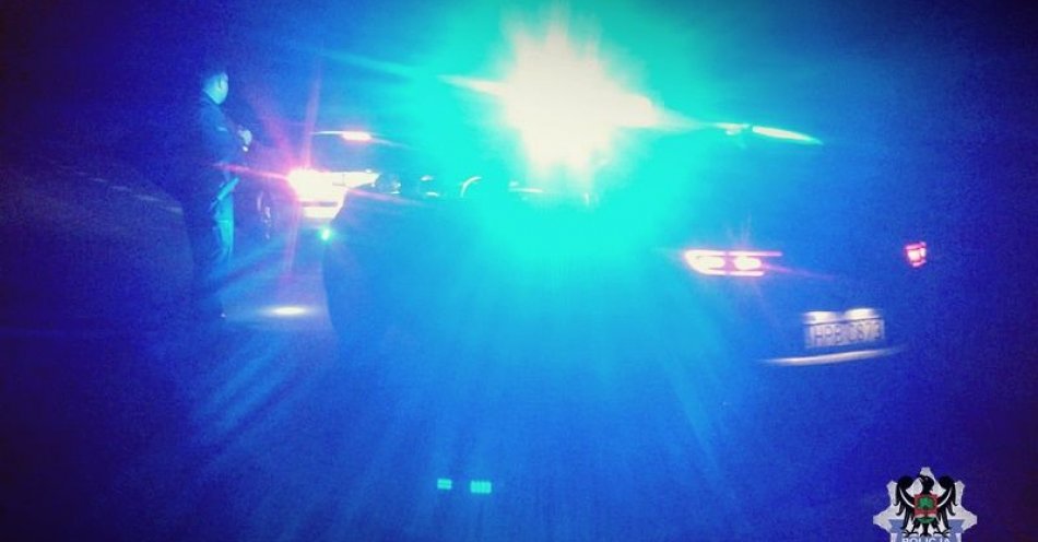 zdjęcie: Praktycznie codziennie przypominamy. Jeżeli sąd zakazał ci jazdy pojazdami? Nie wsiadaj „za kółko”. Kolejny zatrzymany / fot. KMP w Wałbrzychu