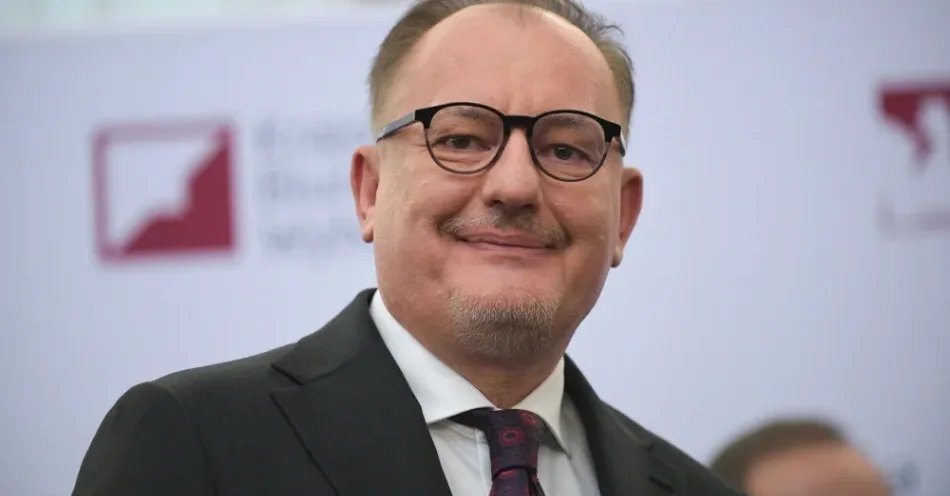 zdjęcie: Senator PiS Ryszard Majer dołączył do stowarzyszenia „Rozwój Plus” / Warszawa, 27.10.2023. Senator PiS Ryszard Majer podczas uroczystości wręczenia nowym senatorom XI kadencji zaświadczeń o wyborze, 27 bm. w Senacie w Warszawie. (ad) PAP/Marcin Obara