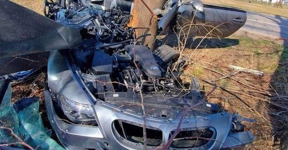 zdjęcie: Groźny wypadek BMW w Garczegorzu. Kierowca w ciężkim stanie / fot. KPP w Lęborku