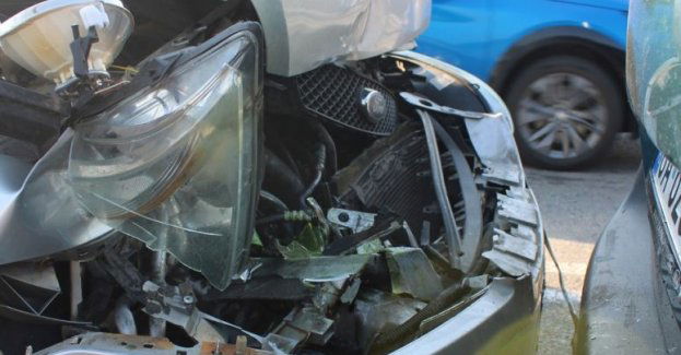 Policjanci pojechali na kolizję trzech pojazdów