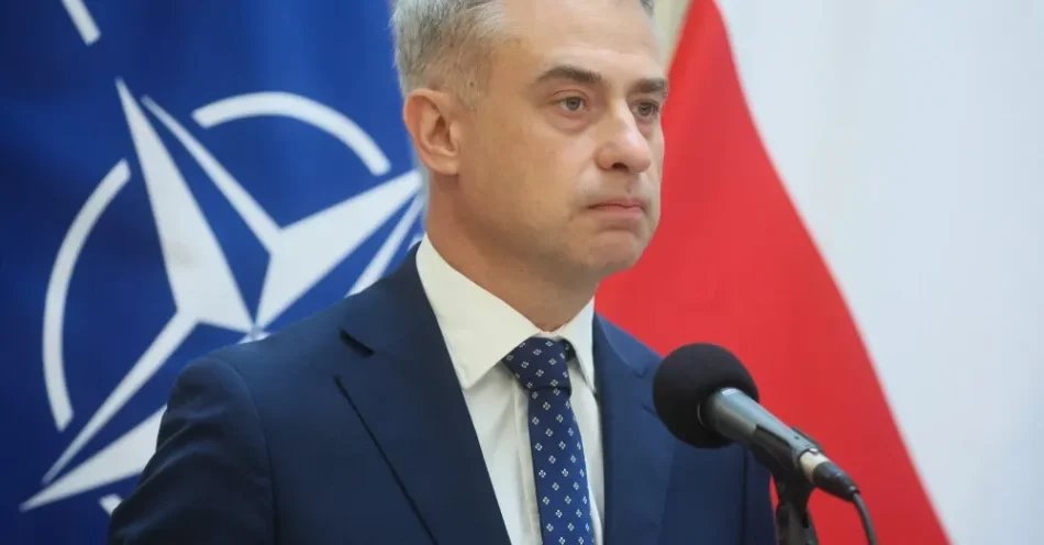 zdjęcie: Gawkowski: nierealizowanie rozporządzenia, które pozwala na transkrypcję aktu małżeństwa to łamanie prawa / Legionowo, 13.08.2026. Wicepremier, minister cyfryzacji Krzysztof Gawkowski podczas konferencji prasowej, po odprawie dot. inwestycji w cyberbezpieczeństwo i przeciwdziałanie zagrożeniom w cyberprzestrzeni, 13 bm. w Dowództwie Komponentu Wojsk Obrony Cyberprzestrzeni w Legionowie. (mr) PAP/Leszek Szymański