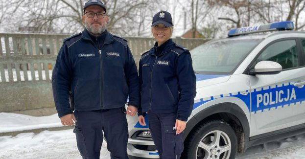Policjanci uratowali życie mężczyźnie, któremu groziło zamarznięcie