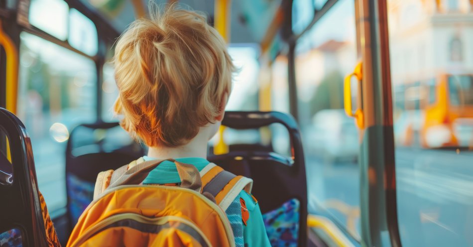 zdjęcie: 4-latek sam w autobusie. Wzorowo reaguje pan Ryszard, kierowca MPK Wrocław / v48904943