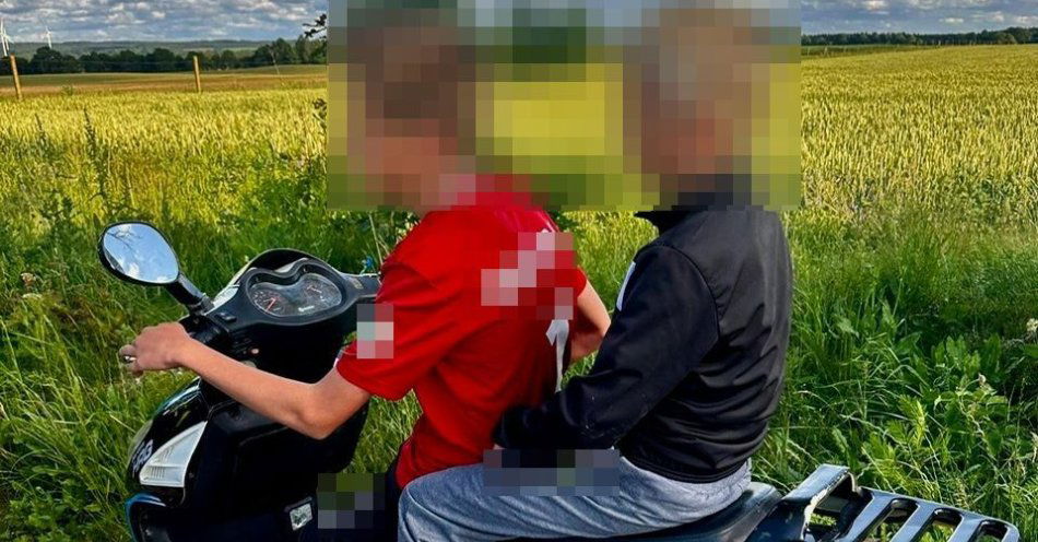 zdjęcie: 14-latek wiózł na skuterze 11-latka. Bez kasków, uprawnień i wyobraźni. / fot. KMP w Słupsku