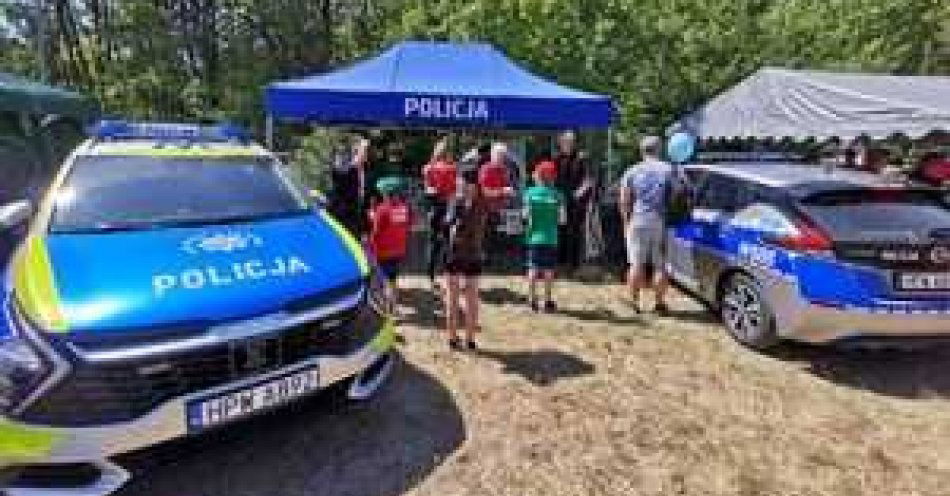 zdjęcie: Bezpieczna i zdrowa rodzina  - policjantki na Festynie w Bornem Sulinowie / fot. KPP w Szczecinku