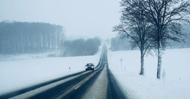 Śnieżyca spowodowała, że kierowcy zdjęli nogę z gazu