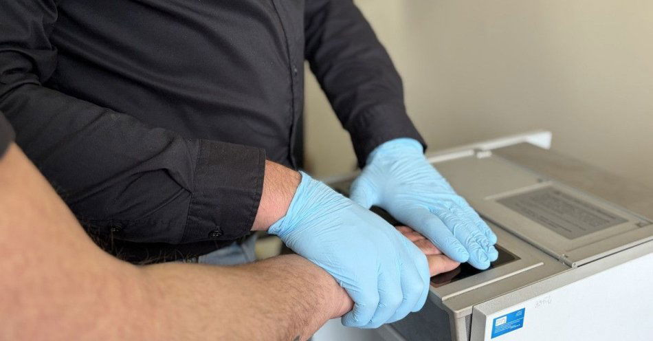 zdjęcie: Augustów: próbował włamać się do marketu zatrzymany z narkotykami / fot. KPP Augustów