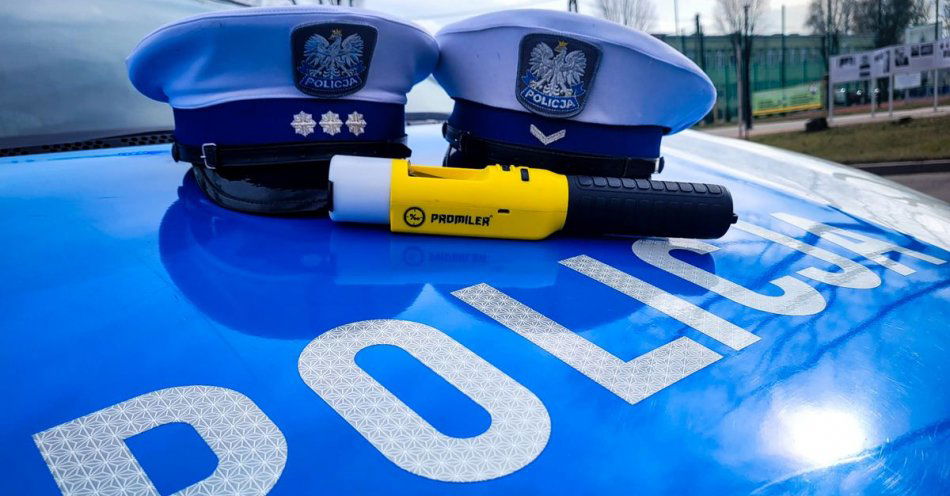 zdjęcie: Trzech nietrzeźwych w rękach policjantów / fot. KPP Sokółka
