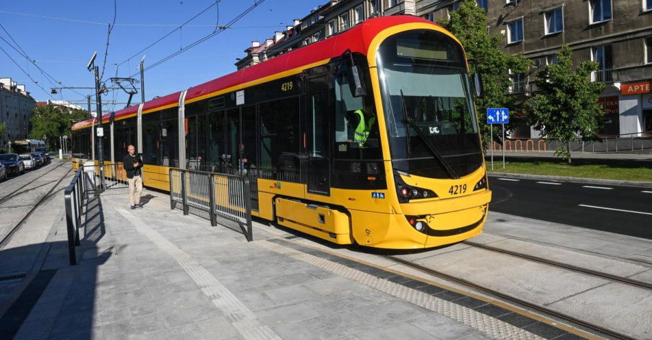 zdjęcie: Po ponad 50 latach tramwaj pojechał na Sielce / fot. PAP