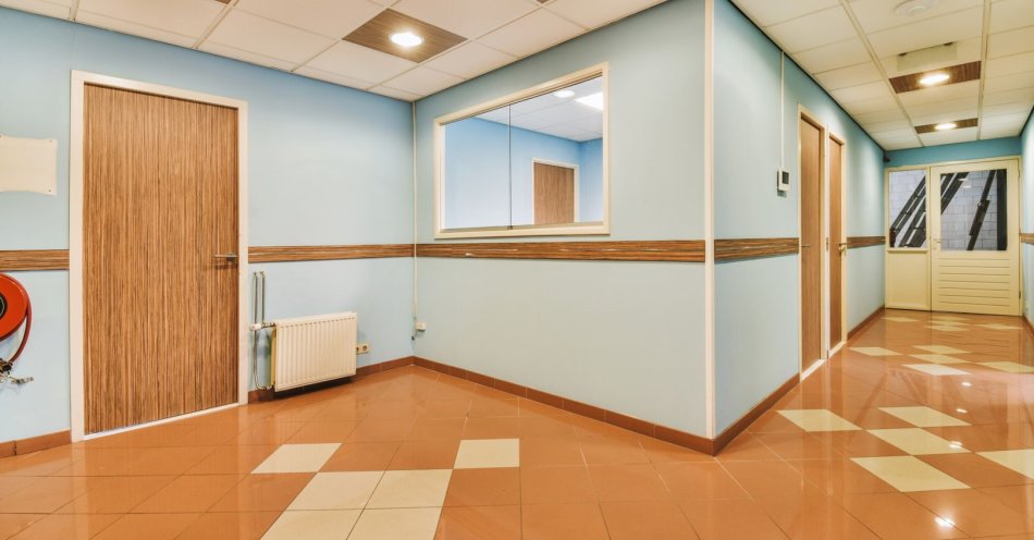 zdjęcie: Zmodernizowane przyszpitalne poradnie 36 lat czekały na remont / v50114517