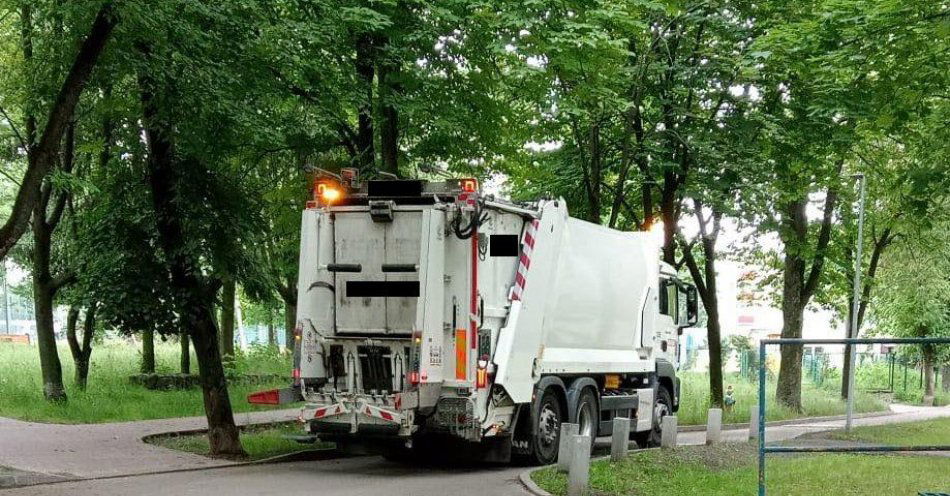 zdjęcie: Potrącenie 81-latki przez śmieciarkę / fot. KPP Świdnik