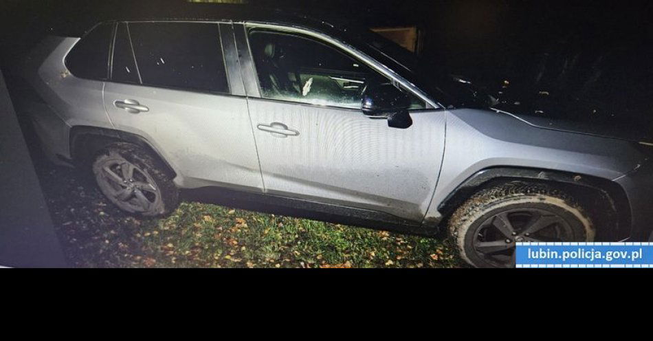 zdjęcie: Policja odzyskała Toyotę RAV4 i aresztowała trzech mężczyzn / fot. KPP w Lubinie