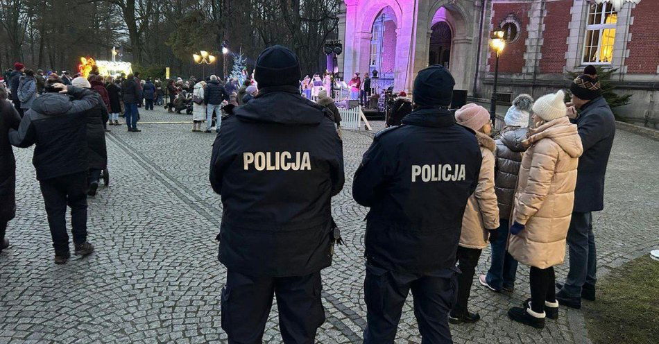 zdjęcie: Dzielnicowi przypomnieli zasady bezpieczeństwa na jarmarkach / fot. KPP w Tarnowskich Górach