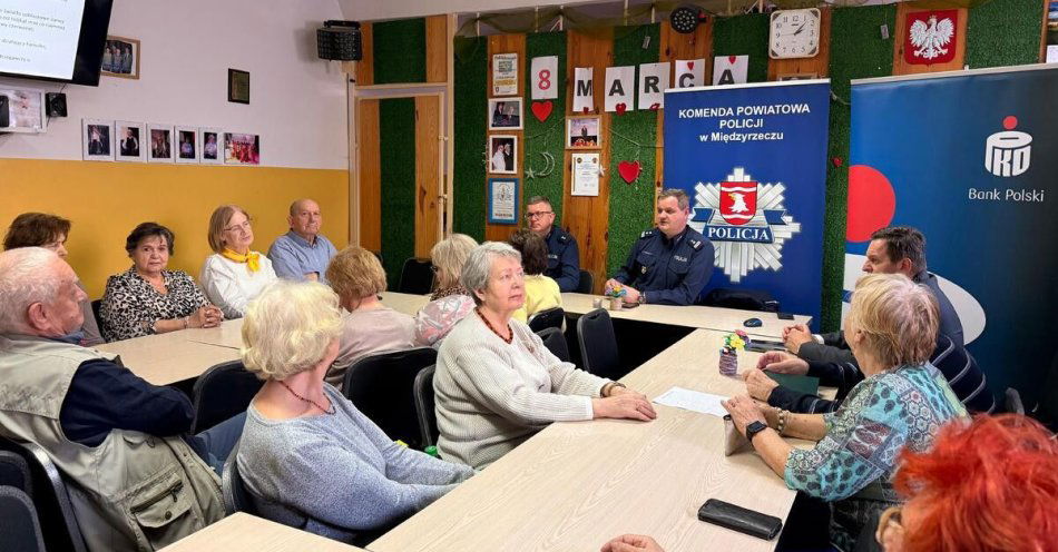 zdjęcie: Debata w Skwierzynie uczy seniorów jak chronić się przed oszustami / fot. KPP Międzyrzecz