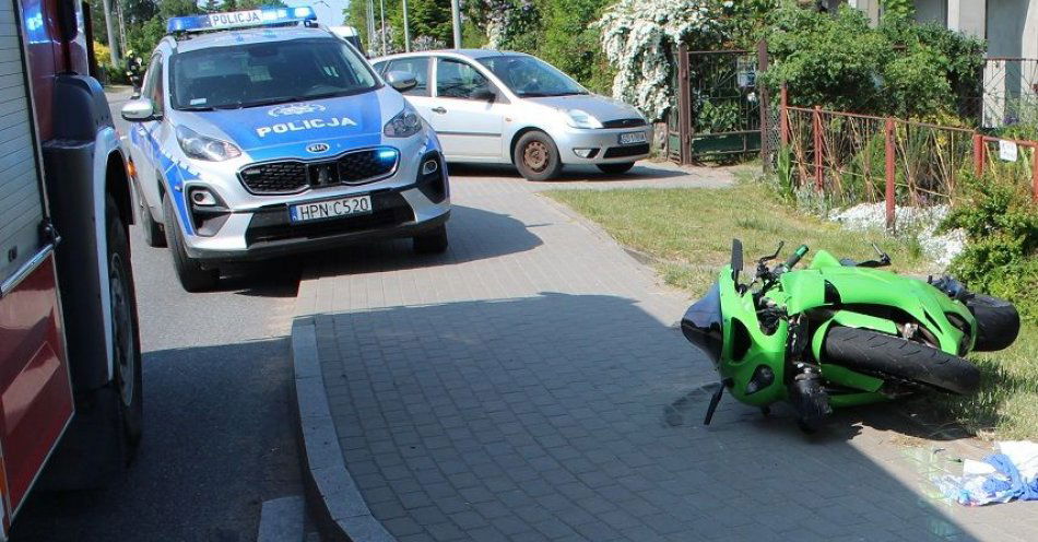 zdjęcie: Policjanci pracowali na miejscu wypadku z udziałem motocyklisty / fot. KPP w Pruszczu Gdańskim