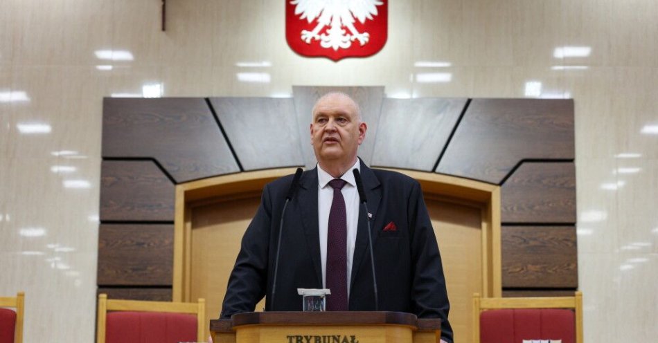 zdjęcie: Prezes TK: dwoje sędziów Trybunału, którzy złożyli ślubowanie wobec prezydenta objęło urzędy / Warszawa, 09.04.2026. Prezes Trybunału Konstytucyjnego Bogdan Święczkowski na briefingu prasowym w siedzibie Trybunału Konstytucyjnego w Warszawie, 9 bm. Prezes TK: dwoje sędziów, którzy złożyli ślubowanie wobec prezydenta objęło urzędy; cztery pozostałe osoby, które zostały wybrane na sędziego TK nie objęły urzędów, bo nie zostałem poinformowany, że ślubowały wobec prezydenta. (aldg) PAP/Paweł Supernak
