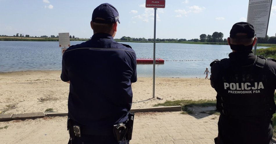 zdjęcie: Kąpieliska pod czujnym okiem aleksandrowskich policjantów / fot. KPP Aleksandrów