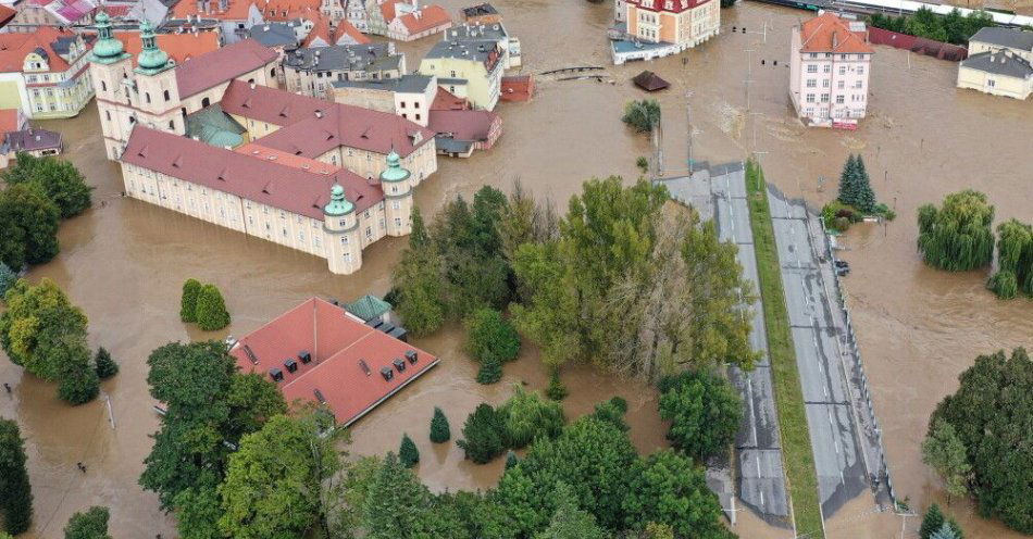 zdjęcie: 2024 rok jest kolejnym, który pokazał, że gwałtowne zjawiska pogodowe to nowa rzeczywistość / fot. PAP