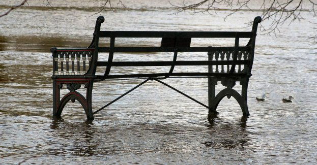 Podtopione domy i ulice; trudna sytuacja w Krakowie, Olkuszu i pow. suskim
