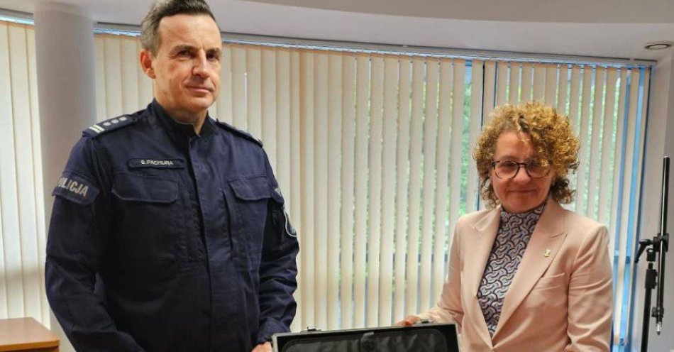 zdjęcie: Sopot wspiera policję - nowoczesny sonometr trafił do funkcjonariuszy ruchu drogowego. / fot. KMP w Sopocie
