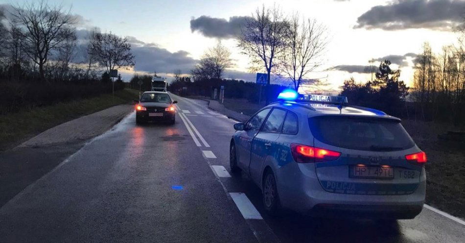 zdjęcie: Potrącenie pieszej na pasach w Rogóżu / fot. KPP w Lidzbarku Warmińskim