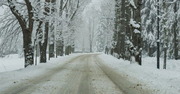 Początek weekendu pochmurny i ze śniegiem na południu kraju