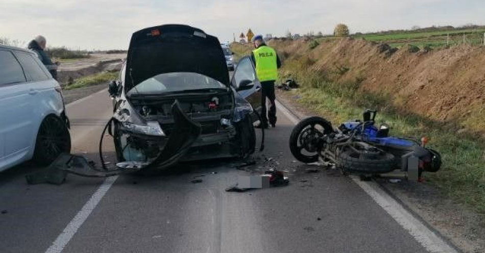 zdjęcie: Zderzenie dwóch osobówek i motocykla / fot. KPP Janów Lubelski