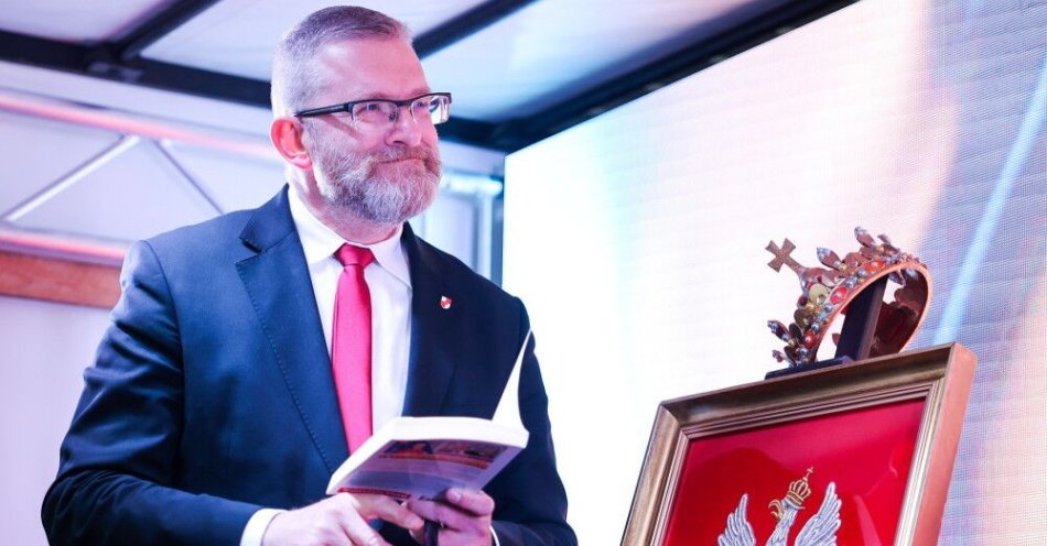 zdjęcie: 35 proc. internetowych sympatyków Brauna planuje zagłosować na Nawrockiego / fot. PAP
