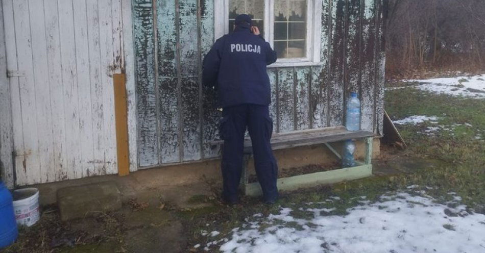 zdjęcie: Dzielnicowi z Bielawy w Akcji Zima chronią mieszkańców / fot. KPP w Dzierżonowie