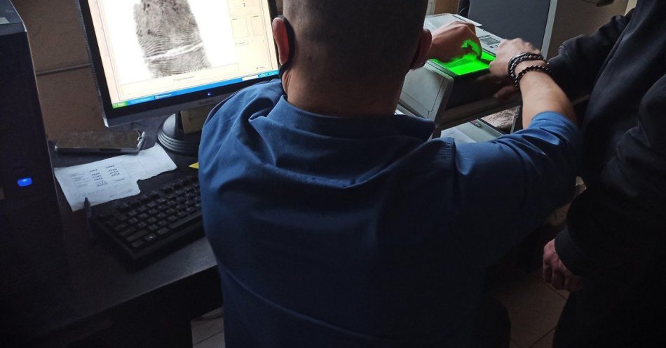 zdjęcie: 24 letni zatrzymany za podpalenie samochodów i posiadanie narkotyków / fot. KPP w Będzinie