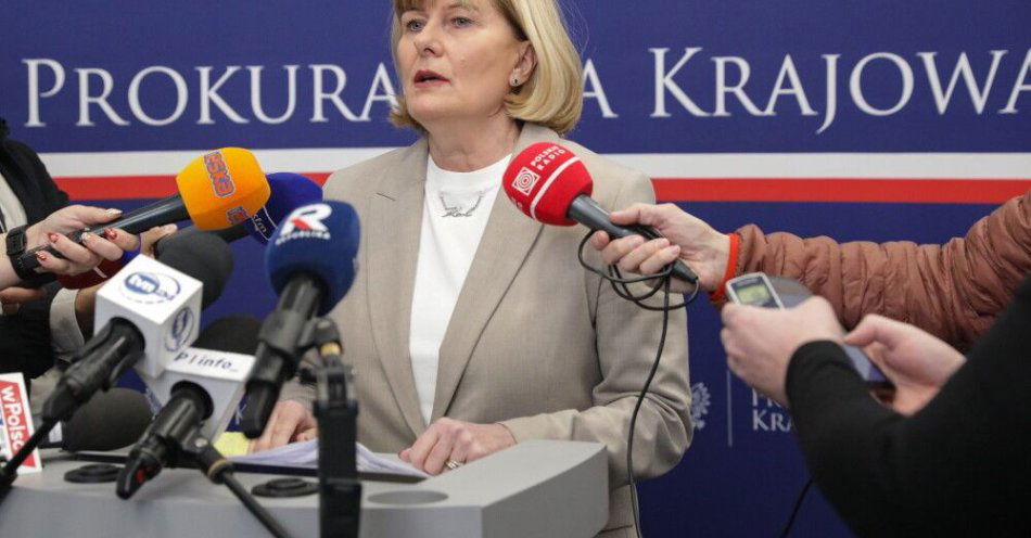 zdjęcie: Rzeczniczka PG: jest śledztwo ws. niedopuszczenia do orzekania czterech sędziów Trybunału Konstytucyjnego / Warszawa, 21.01.2026. Rzeczniczka prasowa Prokuratora Generalnego, prokurator Anna Adamiak podczas briefingu prasowego w siedzibie Prokuratury Krajowej w Warszawie, 21 bm. Konferencja dotyczyła czynności procesowych przeprowadzanych w siedzibie biura Rzecznika Dyscyplinarnego Sędziów Sądów Powszechnych. (sko) PAP/Tomasz Gzell