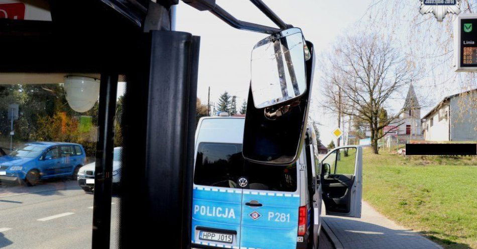 zdjęcie: Dzielnicowi uratowali pięcioletnią dziewczynkę przed nietrzeźwym opiekunem / fot. KMP w Jastrzębiu Zdroju