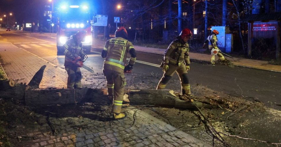 zdjęcie: Minionej doby strażacy interweniowali 1578 razy w związku z burzami; alert RCB na piątek / fot. PAP