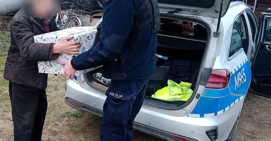 zdjęcie: Dzielnicowy z Ciechanowca zorganizował pomoc dla seniora / fot. KPP Wysokie Mazowieckie