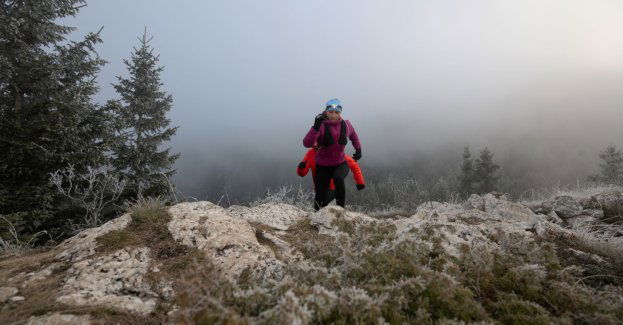 W Beskidach mglisto; warunki na szlakach miejscami bardzo trudne