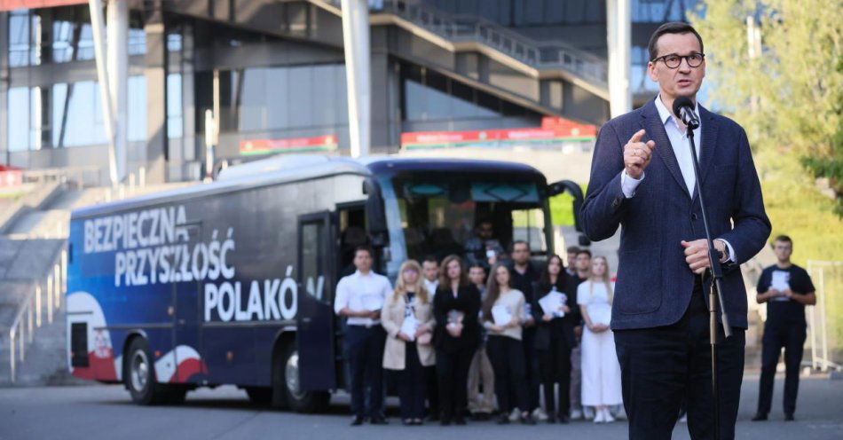 zdjęcie: Ruszamy autobusem PiS, by uświadomić Polakom, jak wielkim zagrożeniem jest PO / fot. PAP