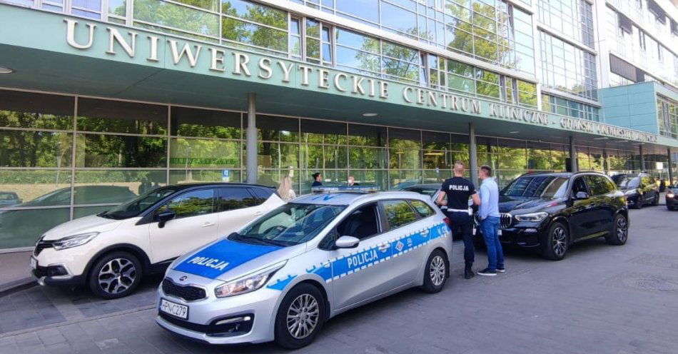 zdjęcie: Wiózł brata na przeszczep i liczyła się każda minuta, pomogli gdańscy policjanci ruchu drogowego. / fot. KMP w Gdańsku