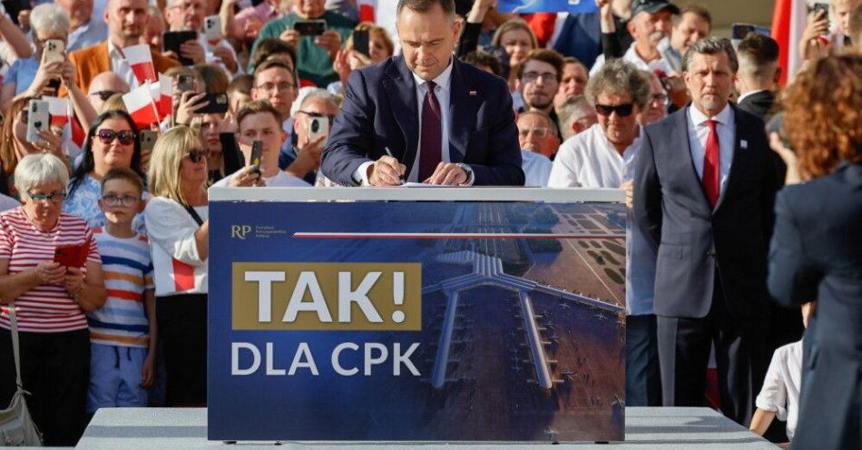 zdjęcie: Prezydent podpisał inicjatywę ustawodawczą dotyczącą projektu ustawy o CPK / fot. PAP