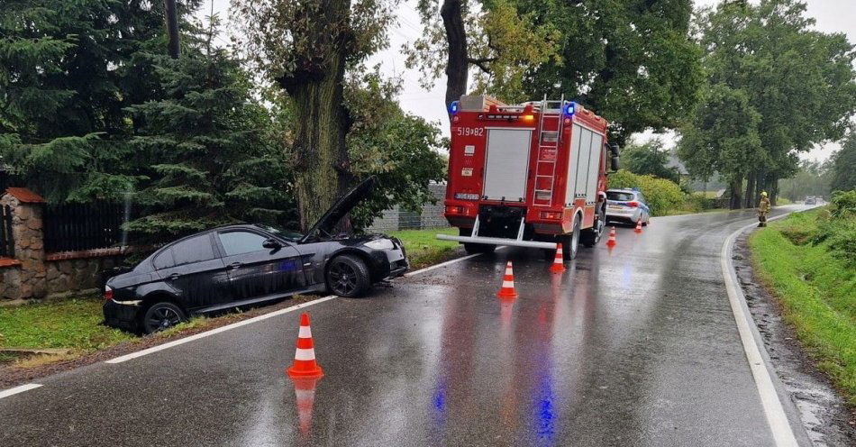 zdjęcie: Zmień styl jazdy na jesienny.  Zmniejsz prędkość. Zwiększ odległość. / fot. KMP w Oświęcimiu