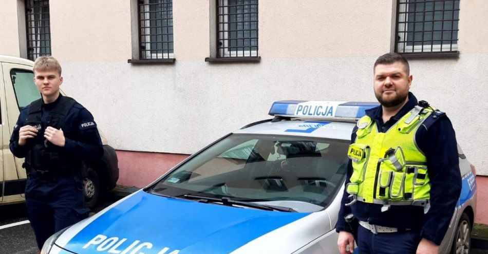 zdjęcie: Policjanci wyważyli drzwi do mieszkania, by ratować życie kobiety / fot. KPP Krosno Odrzańskie