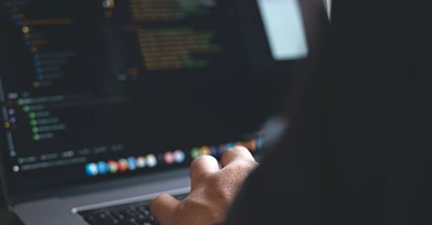 Uważajmy na internetowe inwestycje. 68-latek stracił prawie 90 000 zł